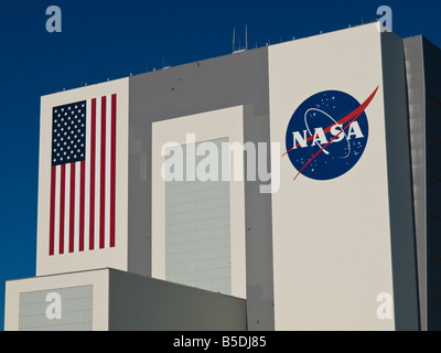 Lo Space Shuttle è qui riuniti presso la NASA S KENNEDY SPACE CENTER IN FLORIDA con il gruppo di veicoli Edificio Foto Stock
