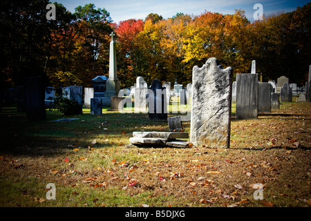 Old creepy churchyard during autumn season in high contrast color Foto Stock