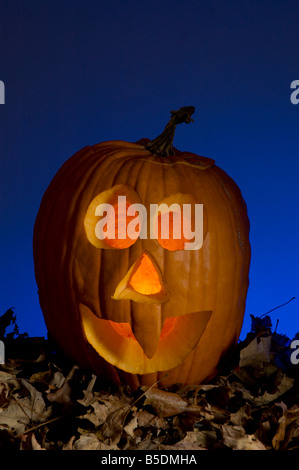 Intagliato faccia di zucca di Halloween Foto Stock