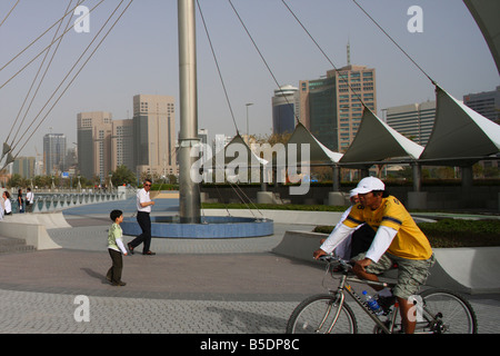 Una CORNICHE A DUBAI Foto Stock