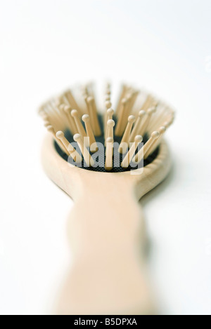 Spazzola per capelli in legno, extreme close-up Foto Stock