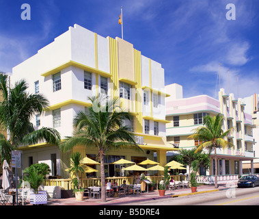 Cafe esterno nella parte anteriore del Leslie Hotel Ocean Drive quartiere Art Deco di Miami Beach South Beach di Miami, Florida, Stati Uniti d'America N Francesco Foto Stock