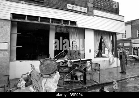 IRA campagna di bombardamenti: due die Audrey Edgson e Theodore Williams, testa di Hatton Garden gioiellerie e 17 sono ferito nel corso di un attentato al ristorante WaltonÕs in Chelsea . Novembre 1975 S75-6164 Foto Stock
