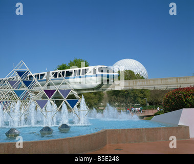 L'astronave Terra monorotaia, il viaggio nella fantasia Fontana e il geo-cupola all'Epcot Center, Orlando, Florida, Stati Uniti d'America Foto Stock