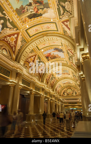 La lobby e vicino al front desk, Venetian Hotel Las Vegas, Nevada, Stati Uniti d'America, America del Nord Foto Stock