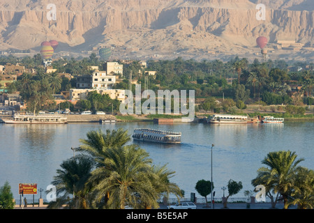 Giro in Mongolfiera sulla riva occidentale di Luxor in Egitto Foto Stock