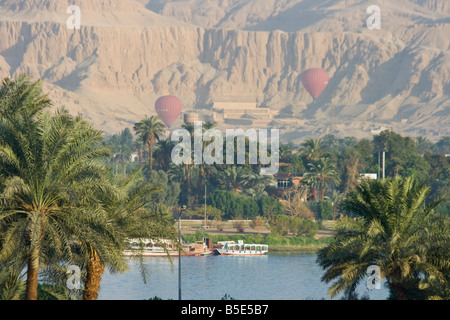 Giro in Mongolfiera sulla West Bank e la Valle dei Re a Luxor Egitto Foto Stock