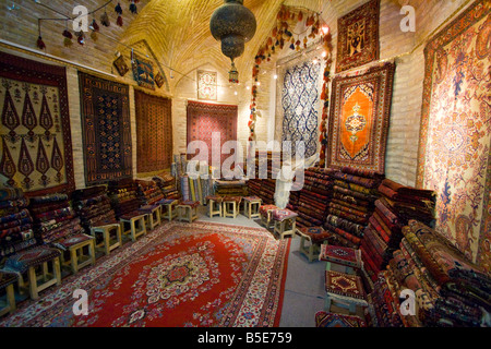 Tappeto persiano Shop nel bazar e Bozorg a Esfahan Iran Foto Stock