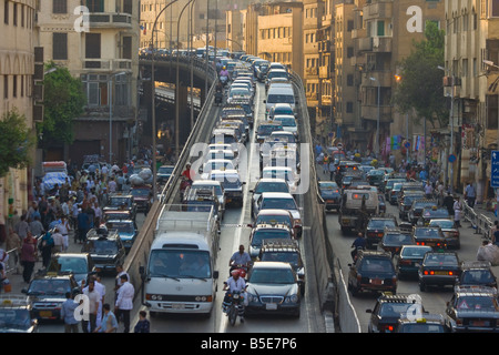 Il traffico pesante in Il Cairo Egitto Foto Stock