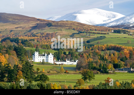 Blair Castle in Glen Garry Perthshire Tayside Regione Scozia in oro di autunno SCO 1093 Foto Stock