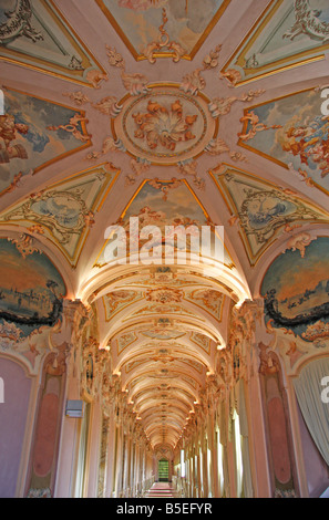 Jesi è più flamboyant edificio è Palazzo Pianetti lungo le gallerie sono una stravaganza di stucco con magnifici soffitti Foto Stock