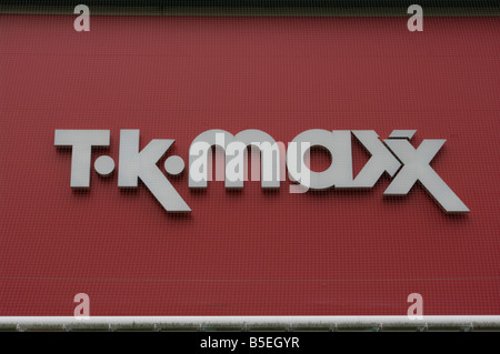 T K MAXX segno Logo High Street Shop Segno insegne dei negozi TKMAXX REGNO UNITO Foto Stock