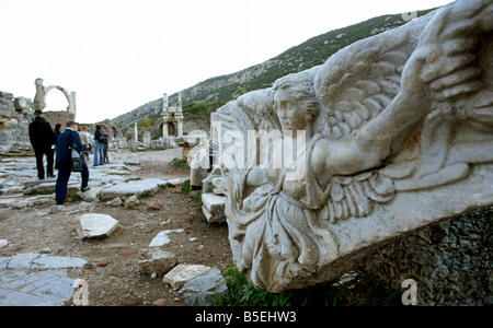 La scultura in rilievo di Nike, la dea della vittoria, Efeso, Turchia Foto Stock