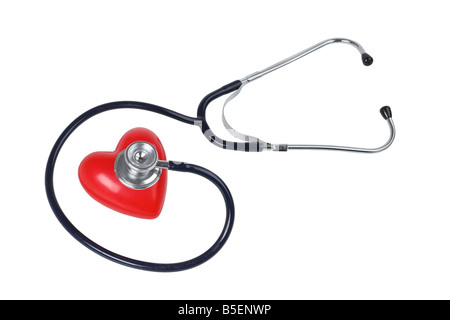 Lo stetoscopio e il cuore rosso intaglio su sfondo bianco Foto Stock