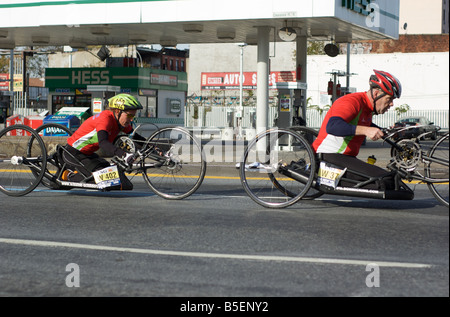 Canto i ciclisti in gara la ING NYC Marathon 2008 (per solo uso editoriale) Foto Stock