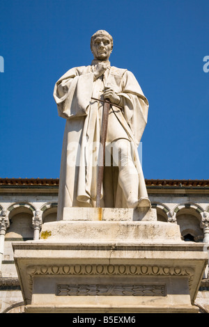 Francesco Burlamacchi statua al di fuori di chiesa di San Michele in Foro, piazza San Michele, Lucca, Toscana, Italia Foto Stock