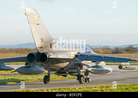 GR4 Panavia Tornado pronto per il decollo da RAF aereo militare a base di Lossiemouth sulla costa di Moray Scozia UK SCO 1133 Foto Stock