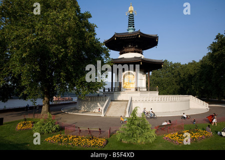 Pace buddista Pagoda. Parco di Battersea, Londra, Inghilterra, Regno Unito Foto Stock