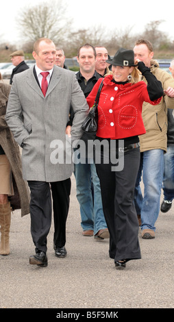 Corse ippiche Cheltenham Festival Marzo 2008 Gloucstershire giorno 3 di Cheltenham Zara Phillips fatto una comparsa al festival di Cheltenham con il suo fidanzato Inghilterra giocatore di rugby Mike Tindall 13 Marzo 2008 Foto Stock