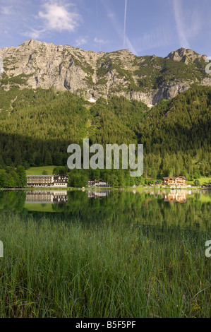 Hintersee lago vicino a Ramsau, Berchtesgaden, Baviera, Germania Foto Stock