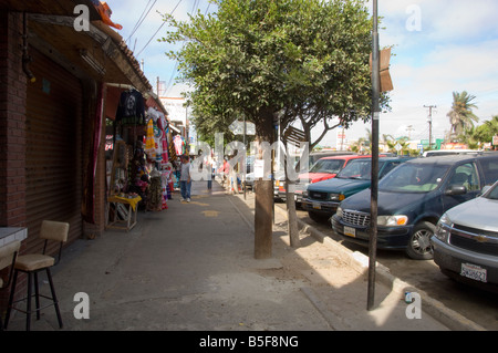 La strada principale di Rosarito Beach in Messico vuoto a causa di omicidi di massa in materia di lotta contro la droga Foto Stock