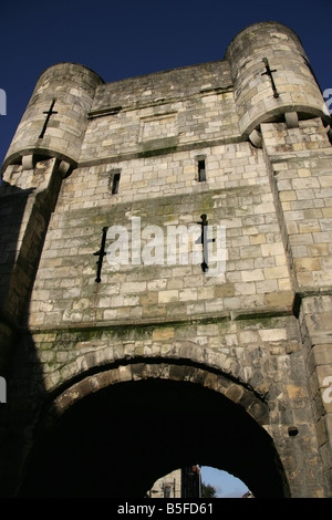 Città di York, Inghilterra. Bootham Bar circa sorge sul sito dell'originale gateway Romano per la storica città di York. Foto Stock