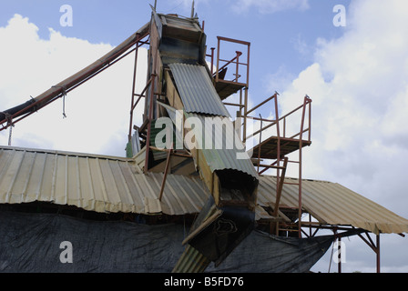 Dettaglio di una rondella oro casa sul fiume Maroni tra Guyana francese e il Suriname Foto Stock