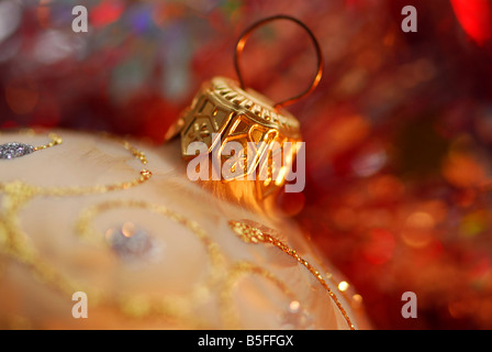 Primo piano della golden albero di natale Palla di vetro Foto Stock