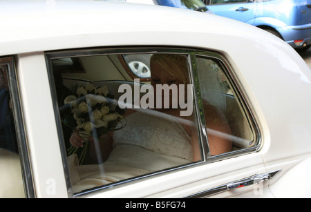 Sposa in una Rolls Royce a sud del Galles GB UK 2008 Foto Stock