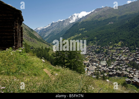 Zermatt, Svizzera, guardando in giù nella valle Vispa dal lato nordoccidentale Foto Stock