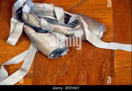 Punto di balletto scarpe sulla dance studio piano Foto Stock