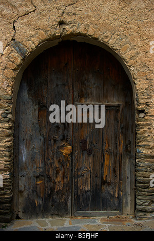 Chiesa di legno porta, Bonestarre, Pirenei catalani (Spagna) Foto Stock