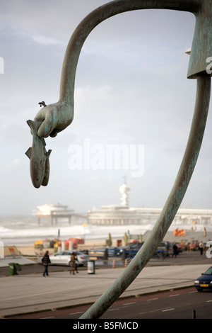 Un Tom Otterness scultura a Scheveningen sculpture park Foto Stock
