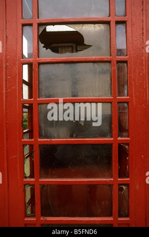 Regno Unito Inghilterra Yorkshire Goldthorpe soggetto ad atti vandalici K6 casella Telefono Foto Stock