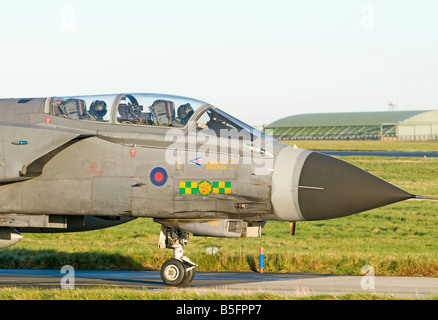 GR4 Panavia Tornado pronto per il decollo da RAF aereo militare a base di Lossiemouth sulla costa di Moray Scozia UK SCO 1132
