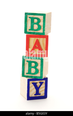 Giocattolo di legno cubi alfabeto impilati uno sull'altro, compitazione 'baby' Foto Stock
