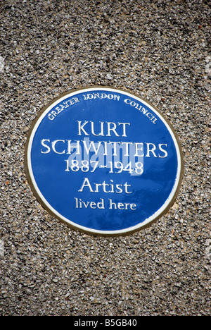 Greater London consiglio targa blu segnando un ex casa di artista tedesco Kurt Schwitters, di Barnes, Londra, Inghilterra Foto Stock