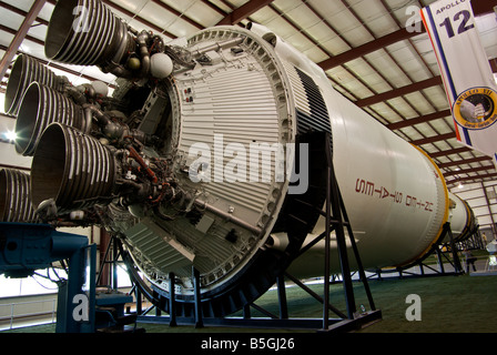 Motori del Saturn V rocket utilizzato in Apollo lunar missioni spaziali sul display a Johnson Space Center Foto Stock
