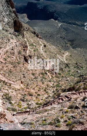 ARIZONA GRAND CANYON vertiginosi vista del South Kaibab Trail come esso si snoda giù attraverso ripidi tornanti da south rim Foto Stock