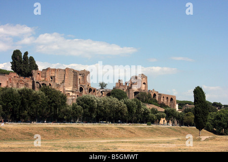 Il colle Palatino come si vede dal Circus Maximus, Roma, Italia Foto Stock