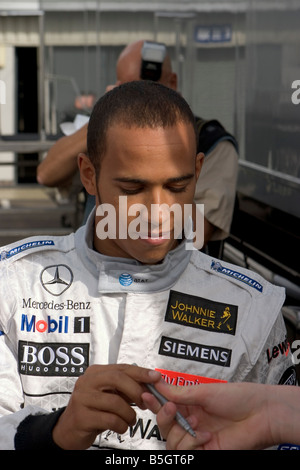 Lewis Hamilton, pilota di F1, la McLaren Mercedes, il Campione del Mondo 2008 Foto Stock