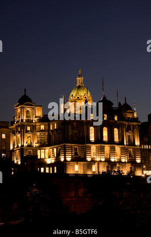 Illuminata Lloyds Banking Group Bank of Scotland (ex Hbos) sede, Edimburgo, Scozia, Regno Unito, Europa Foto Stock