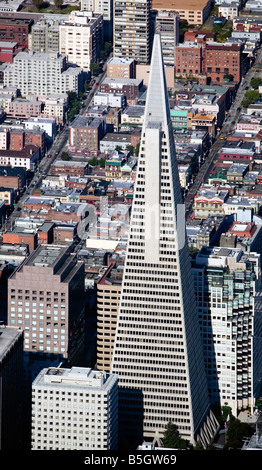 Vista aerea sopra Piramide Transamerica di San Francisco in California Foto Stock