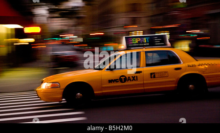 Accelerando il taxi,new york,new york,Stati Uniti d'America,l'america Foto Stock