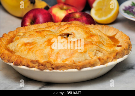 Un pane appena sfornato in casa torta di mele. Foto Stock