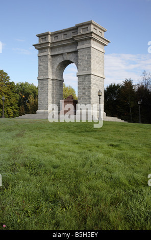 Tilton Arch Park durante i mesi autunnali situato in Northfield New Hampshire USA Foto Stock