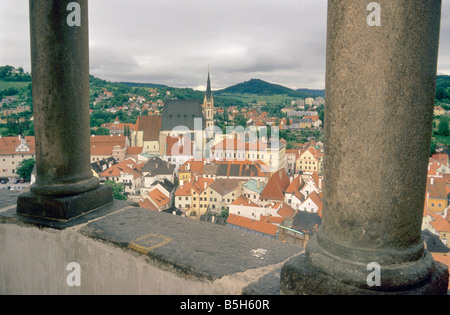 Città interna visto dalla torre rotonda a Cesky Krumlov South Bohemia Repubblica Ceca Foto Stock