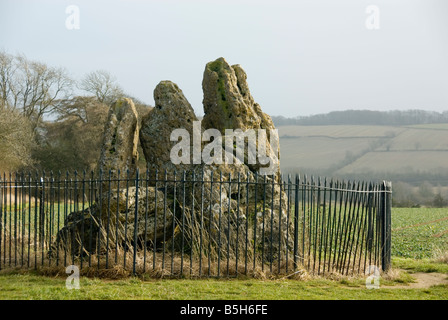 Whispering Knights Neolitico camera di sepoltura al Rollright Stones Stone Circle Oxfordshire Inghilterra Foto Stock