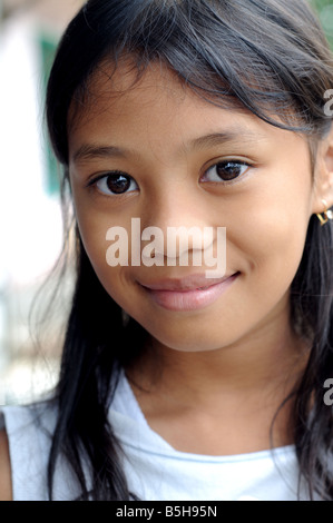 La ragazza di belakang padang isole Riau indonesia Foto Stock