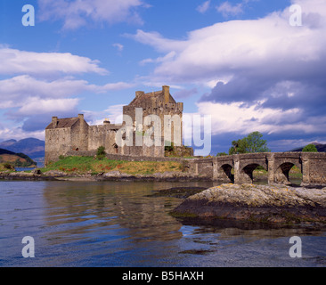 Eilean Donan Castle vicino a Dornie, Skye e Lochalsh, Highland, Scotland, Regno Unito. Foto Stock